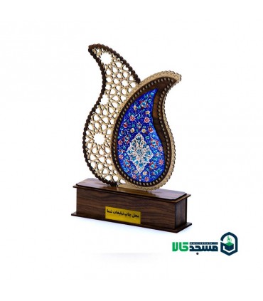 تندیس بته جقه میناکاری کنار مشبک اصفهان