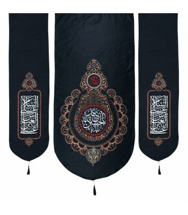 کتیبه کجراه سه عددی منقش با نام یااباعبدالله الحسین و در دو طرف السلام علی عباس ابن علی