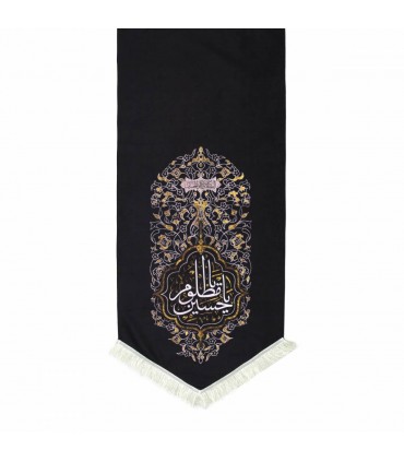 کتیبه مخمل تک پایین مثلثی ریشه دار منقش با نام یاحسین مظلوم