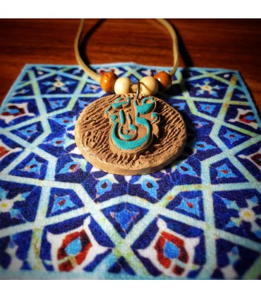 رومانتویی نقش‌برجسته سفال با نام امیرالمومنین