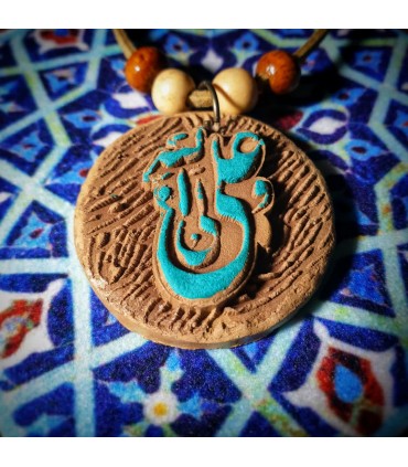 رومانتویی نقش‌برجسته سفال با نام امیرالمومنین